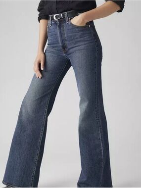 Levis Ribcage Bell Womens Jeans
